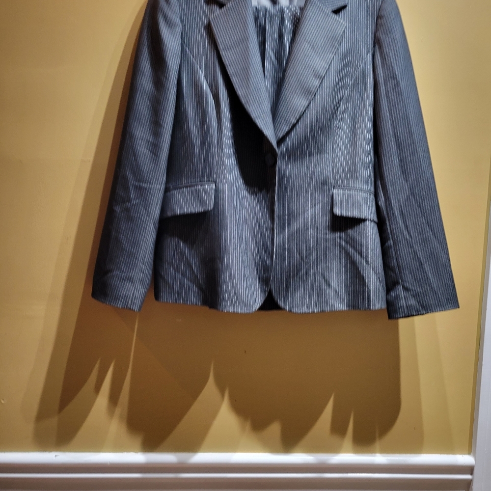 Tahari pants suit
